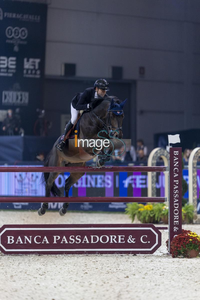 Delestre Simon (FRA) riding Jiamo VDS_Verona_20241109_SS358163.jpg